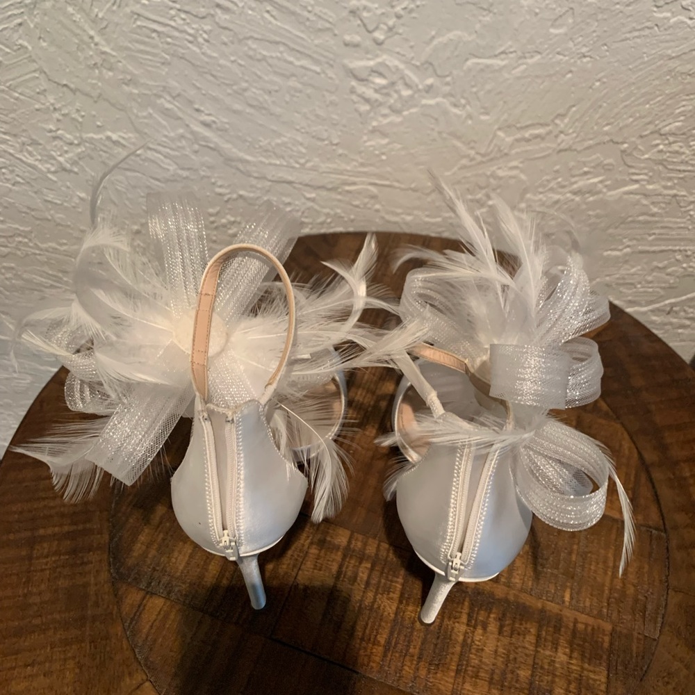 Nina white heels. Like new condition - Picture 4 of 9